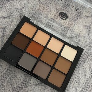 Eye shadow palette